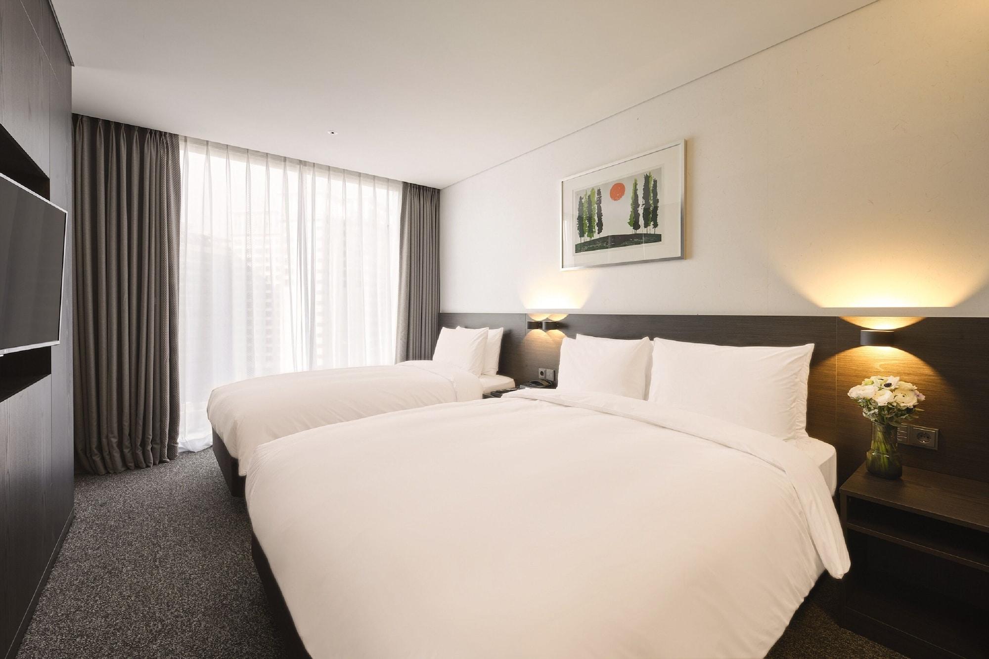 Nine Tree Premier Insadong Hotel 4*